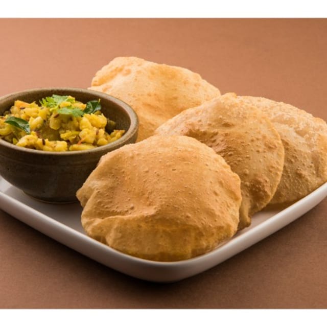 Puri Sabji (2 Pieces).